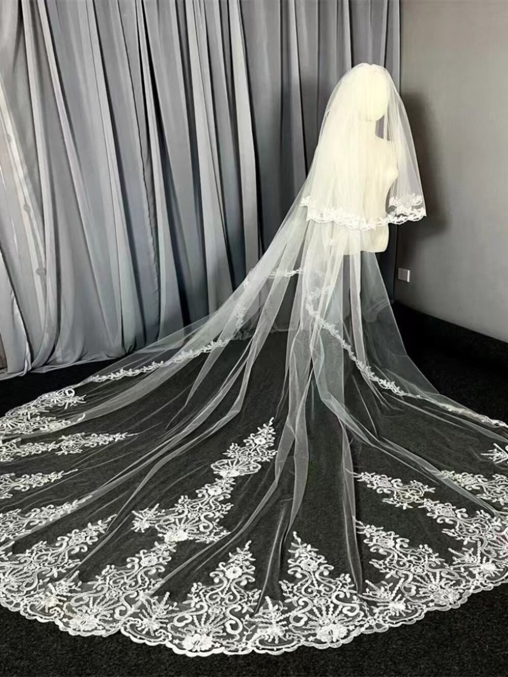 118" x 118" 2 Tier Lace Cathedral Bridal Veil Blusher Comb